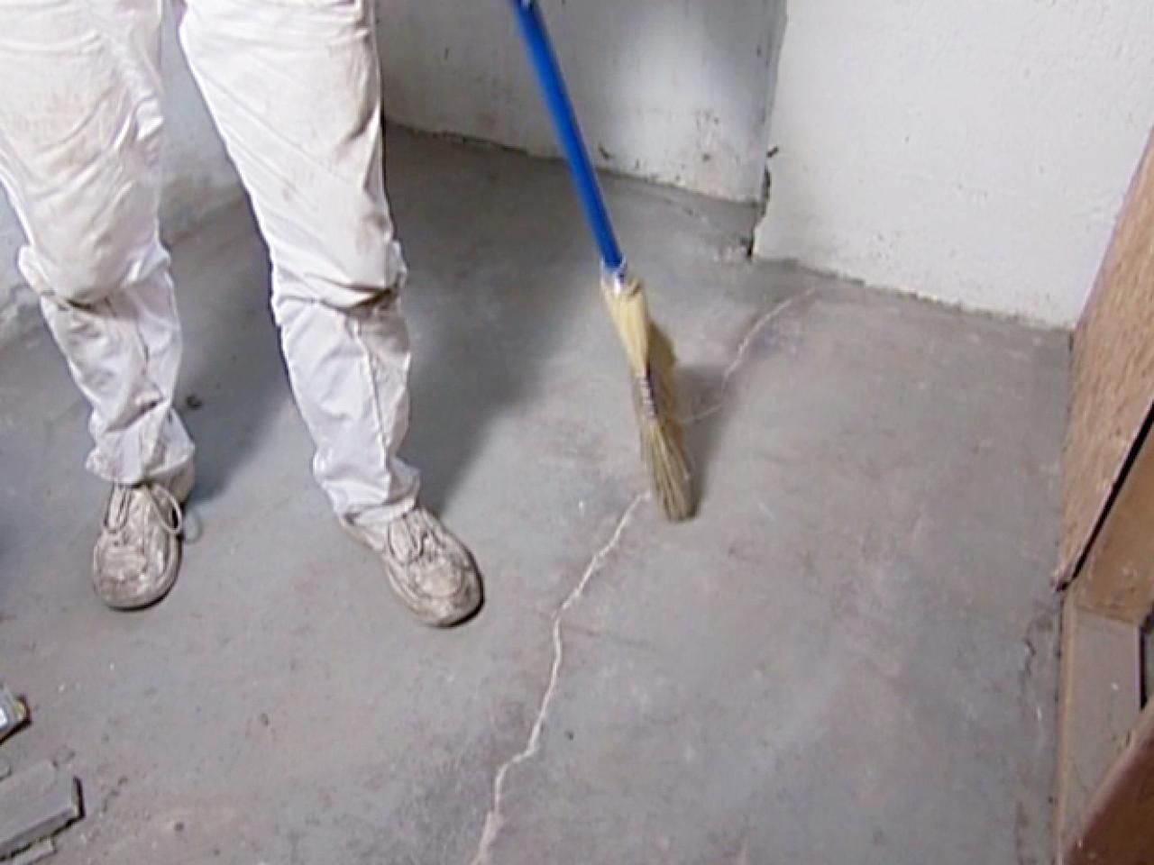 How to repair concrete cracks on wall